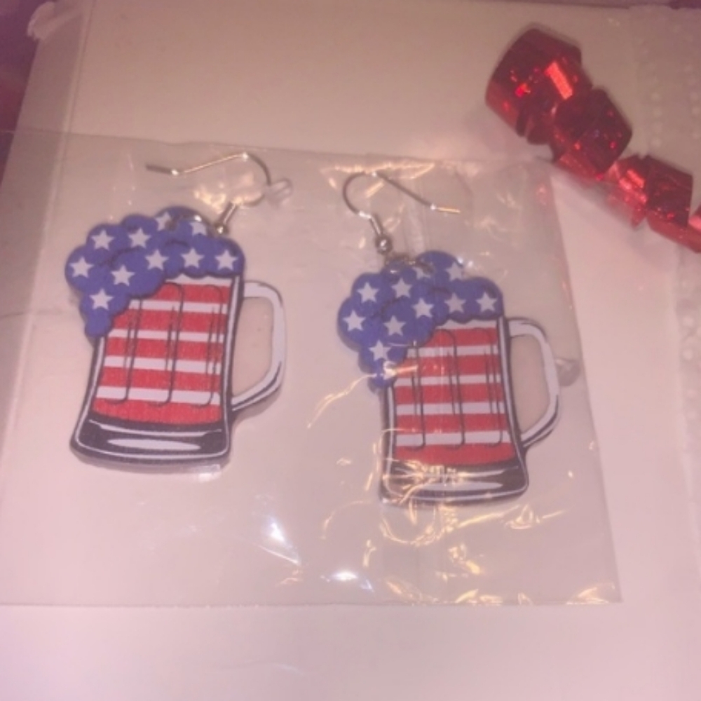 Patriotic American Flag Beer Mug Dangle Earrings NEW